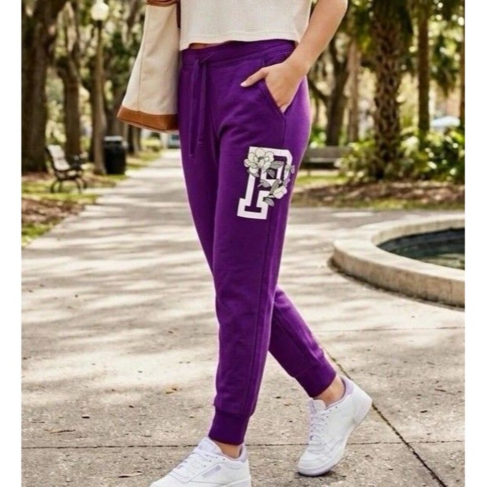 Victoria’s Secret PINK Cozy Fleece Joggers in Royal Plum Purple Floral Logo Sz M
